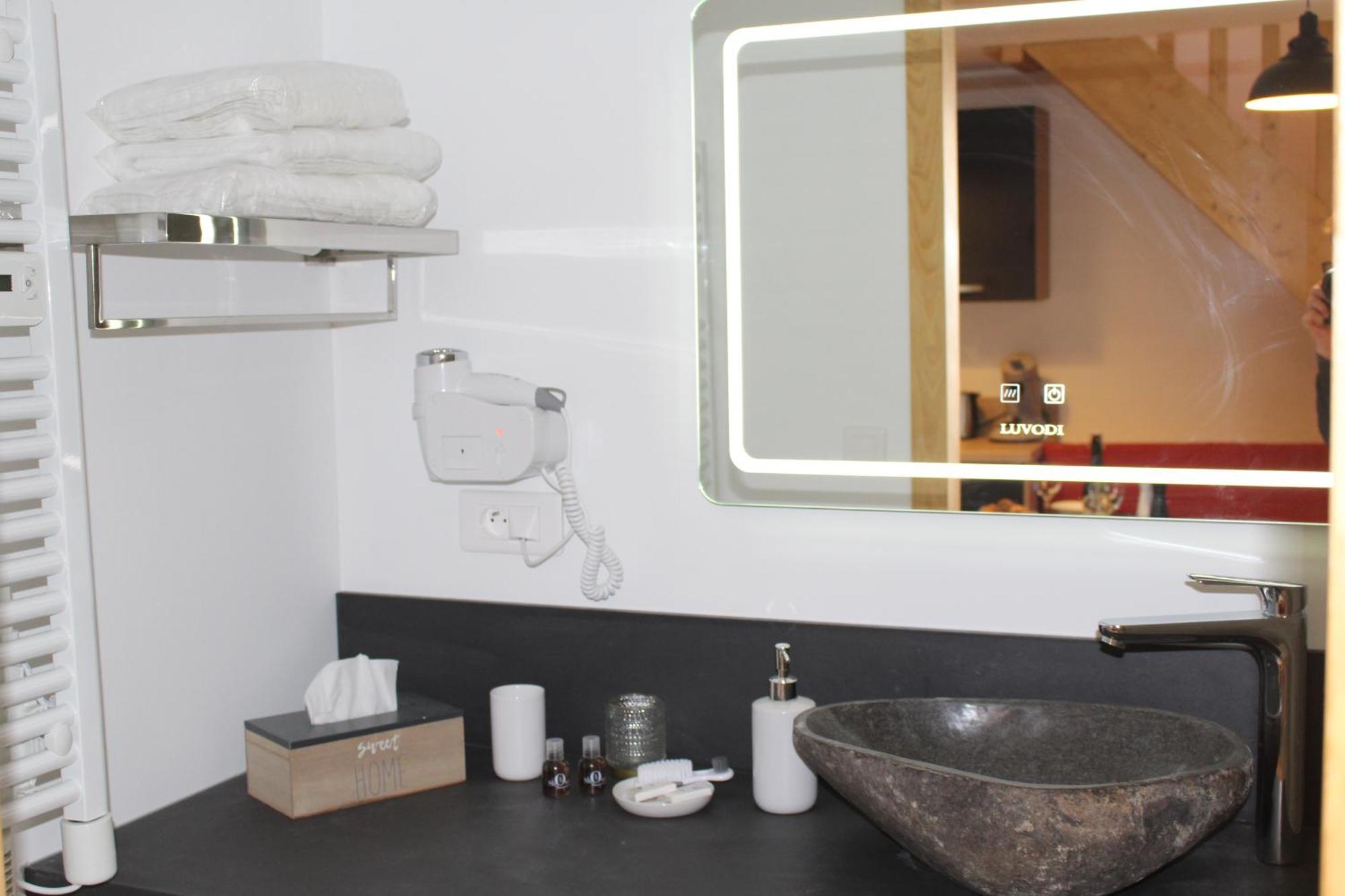 Gite Merlin Spa Privatif Et Sauna Trélévern Exteriör bild
